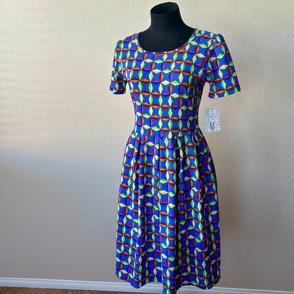 NWT Lularoe Amelia Dress Size Medium Geometric Vibrant Short Sleeve Zip Casual - Picture 1 of 4